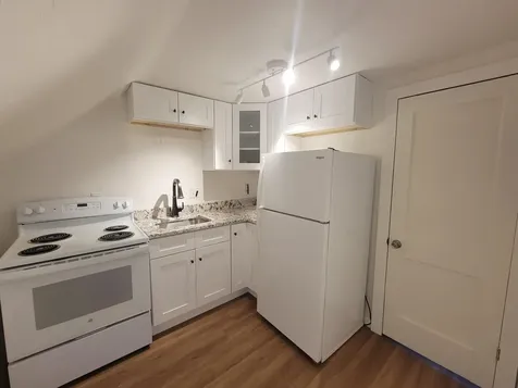 18 West Bow Street Franklin NH 03235