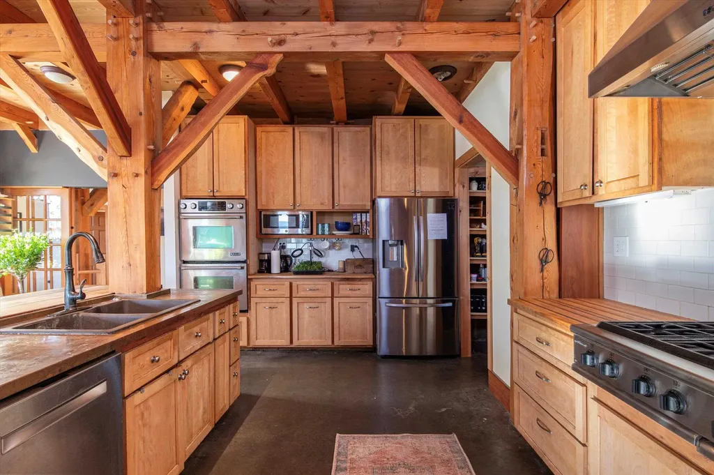 615 Beaver Pond Road Dummerston VT 05301