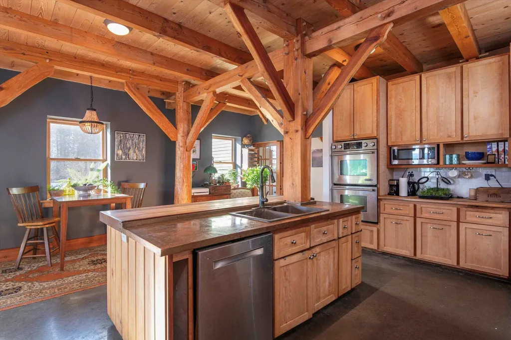 615 Beaver Pond Road Dummerston VT 05301