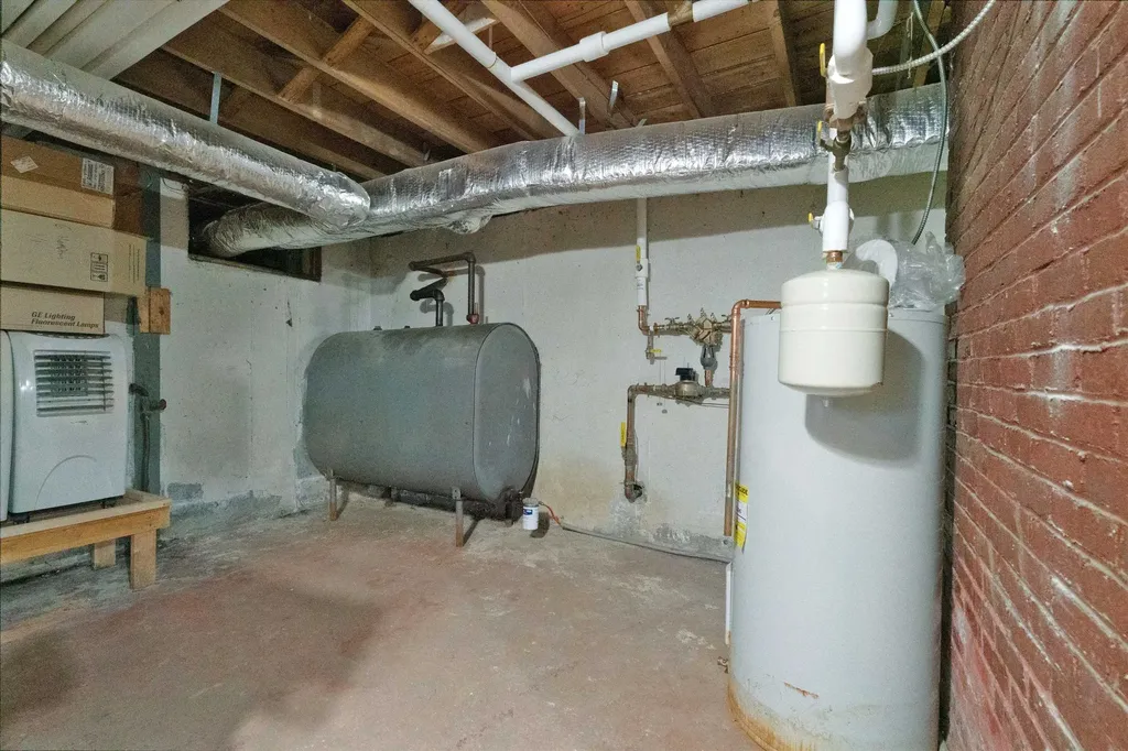 6 Hampton Road Exeter NH 03833-0000