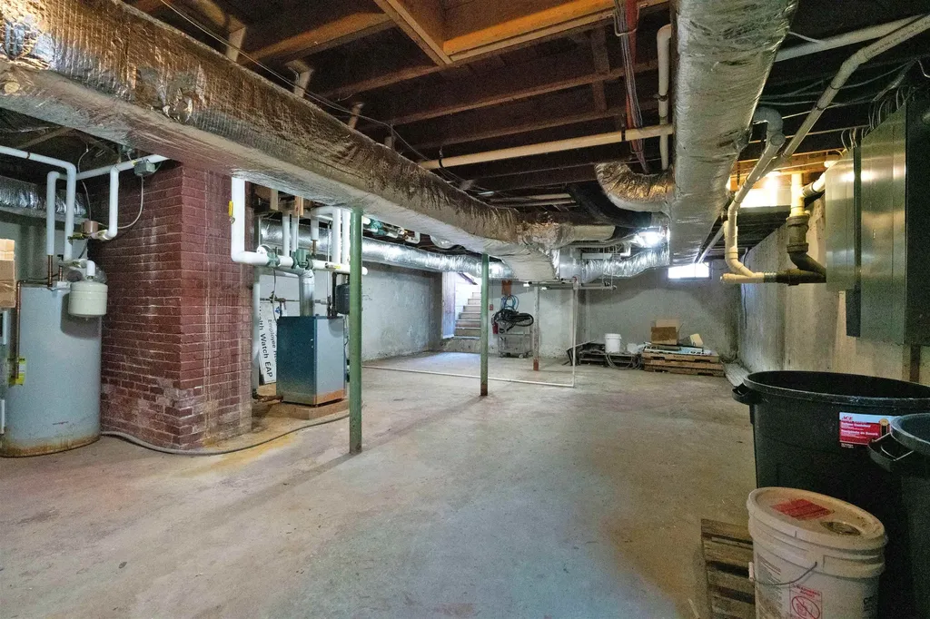 6 Hampton Road Exeter NH 03833-0000