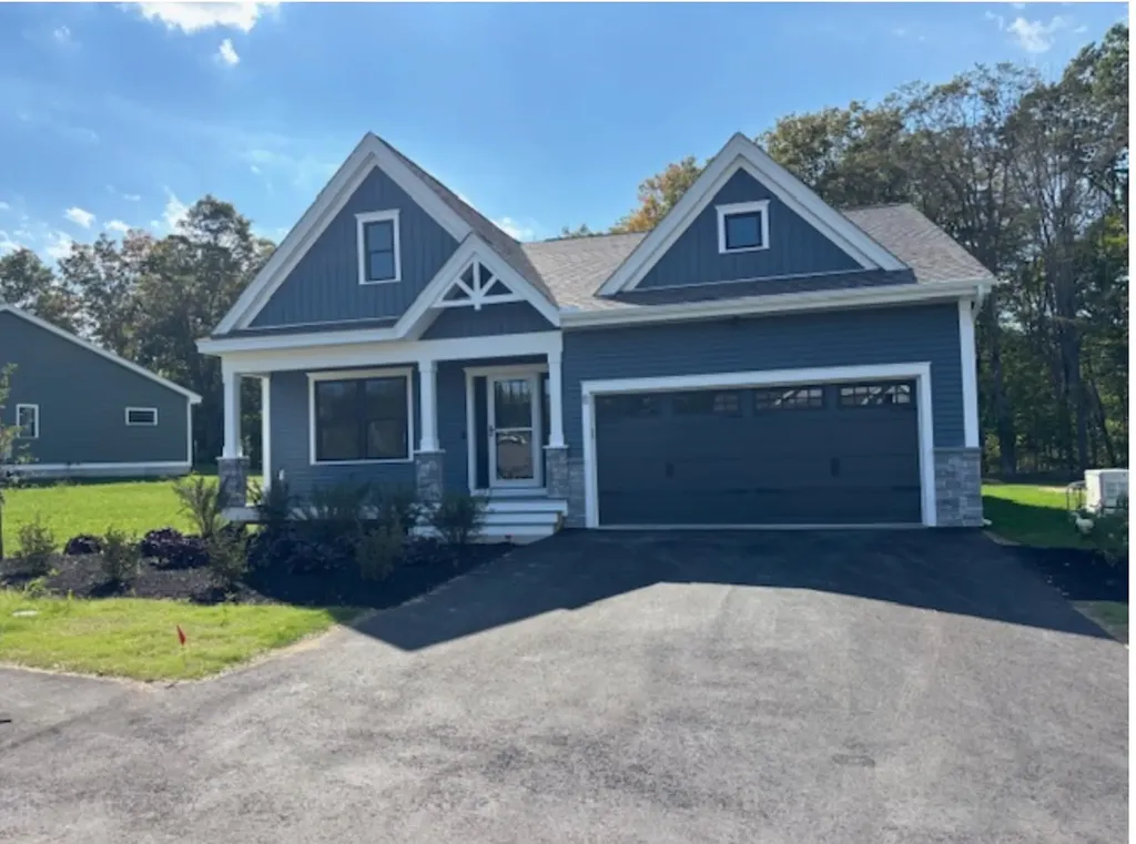 8 Edgewater Drive Brentwood NH 03833