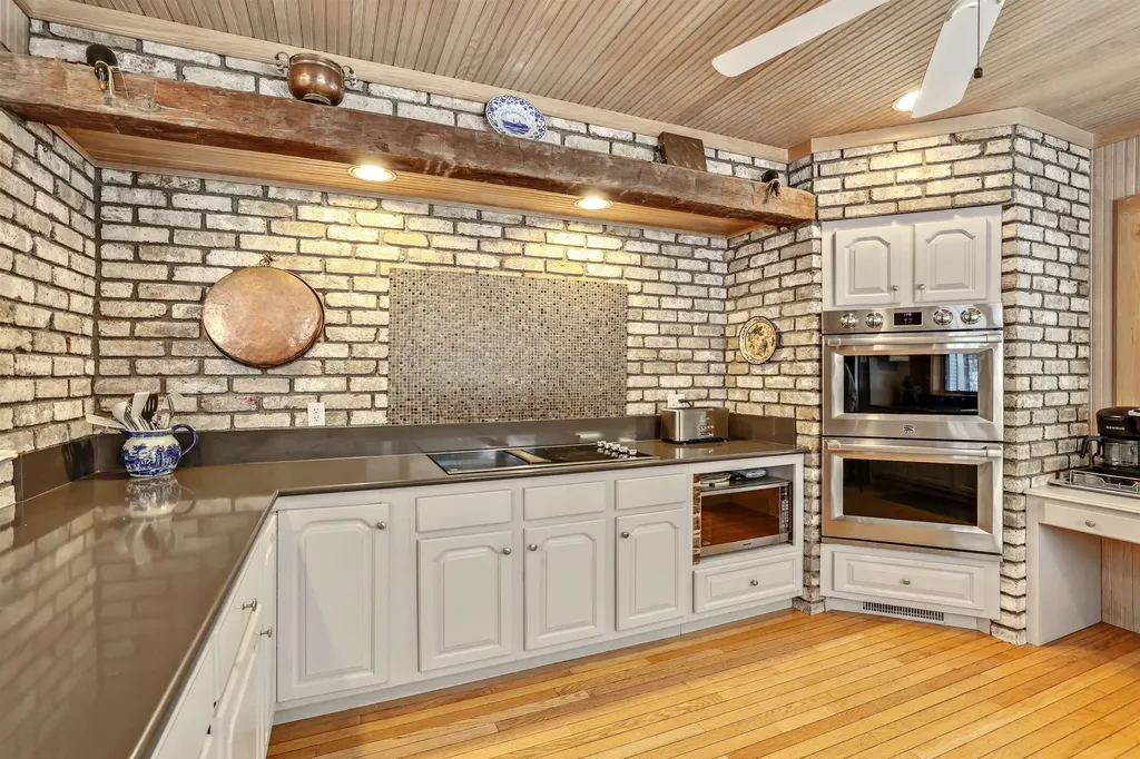 1645 Cross Road Jay VT 05859-9403