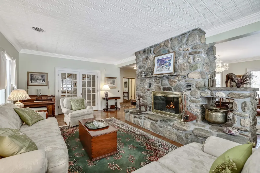 1645 Cross Road Jay VT 05859-9403