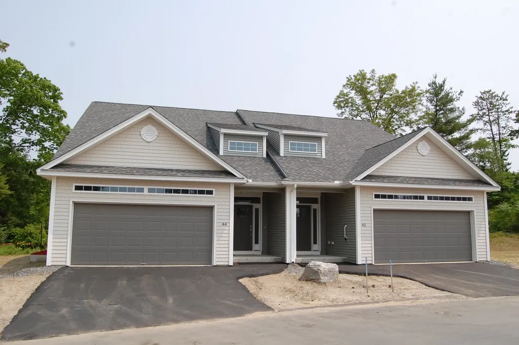 44 Sheffield Way Londonderry NH 03053