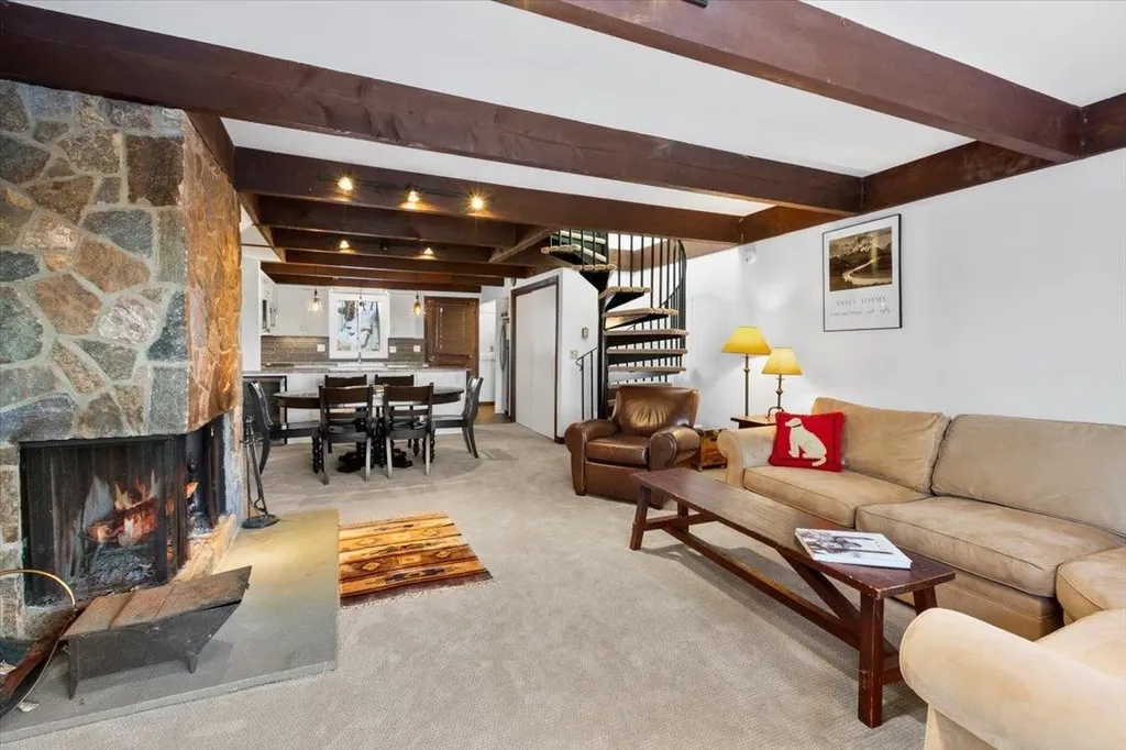 21 Stratton West Road Winhall VT 05340