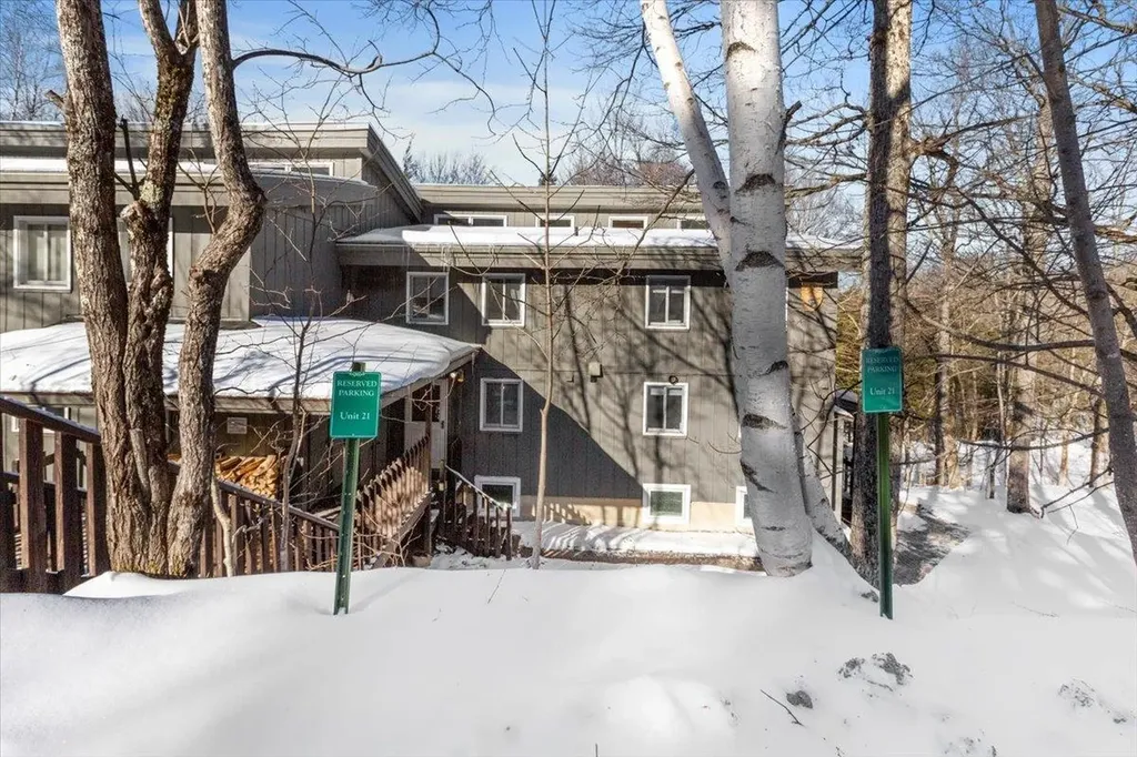 21 Stratton West Road Winhall VT 05340