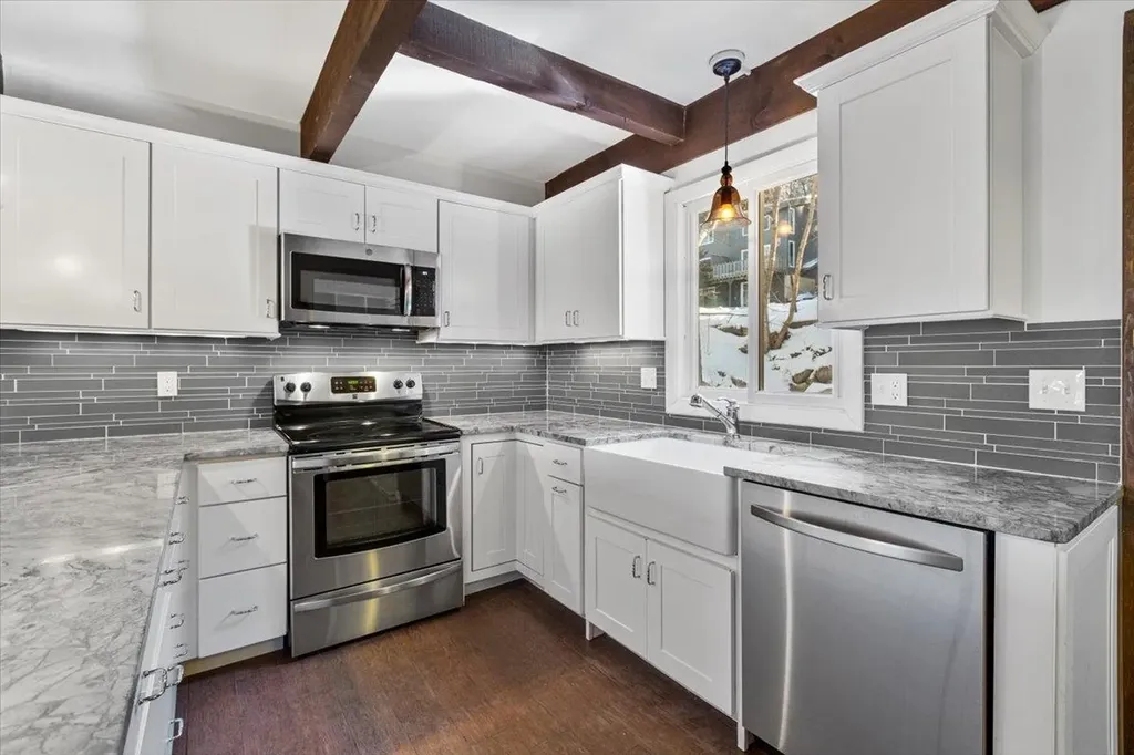 21 Stratton West Road Winhall VT 05340