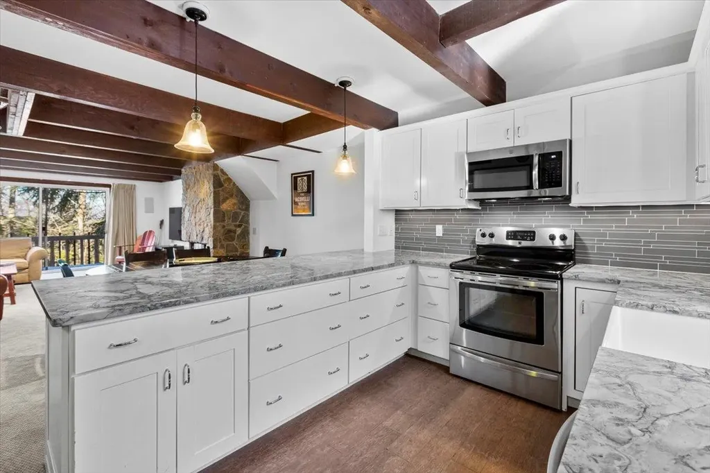 21 Stratton West Road Winhall VT 05340