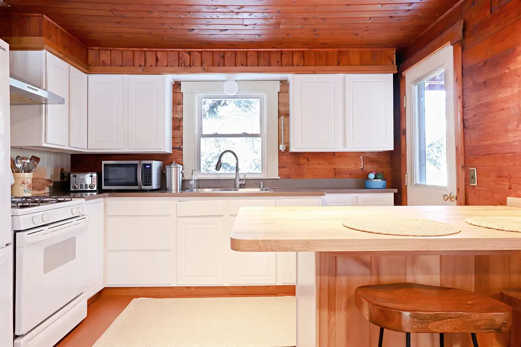 829 Cotton Road Lyndon VT 05851