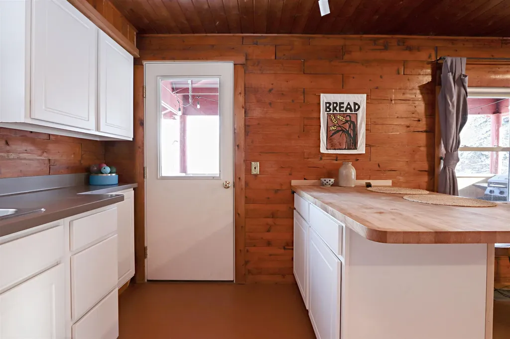 829 Cotton Road Lyndon VT 05851