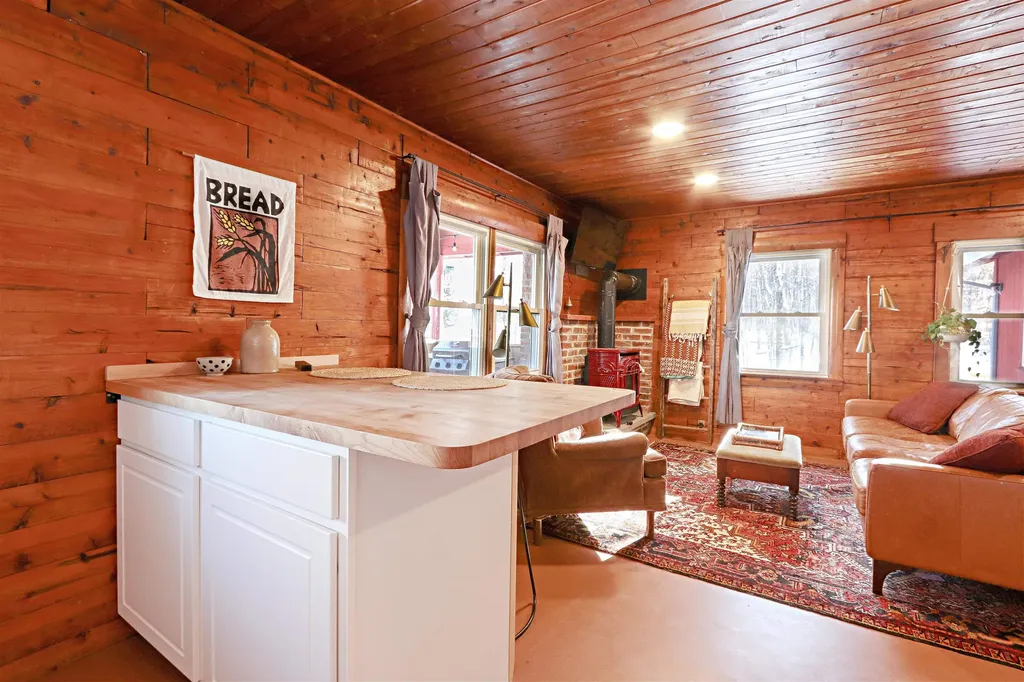 829 Cotton Road Lyndon VT 05851