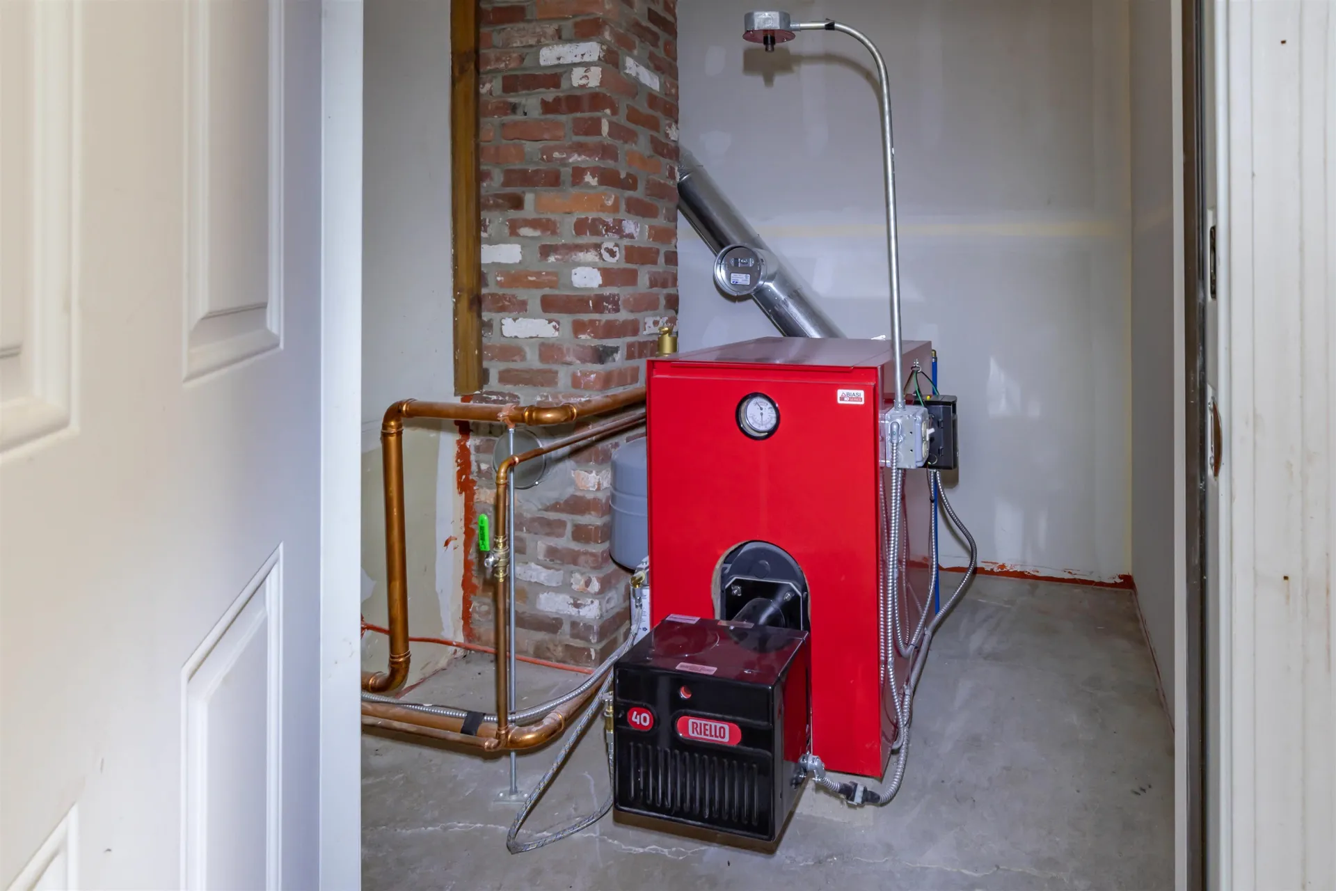 92 Woodbury Road Weare NH 03281