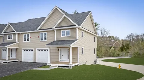 47 Centerwood Way Manchester NH 03102