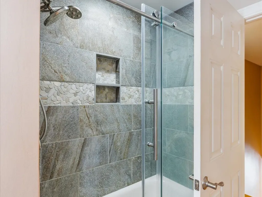 18 Meadowview Road Chesterfield NH 03466