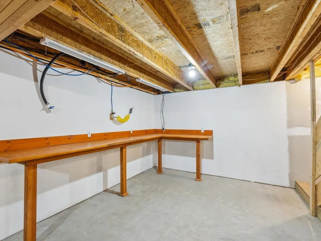 18 Meadowview Road Chesterfield NH 03466