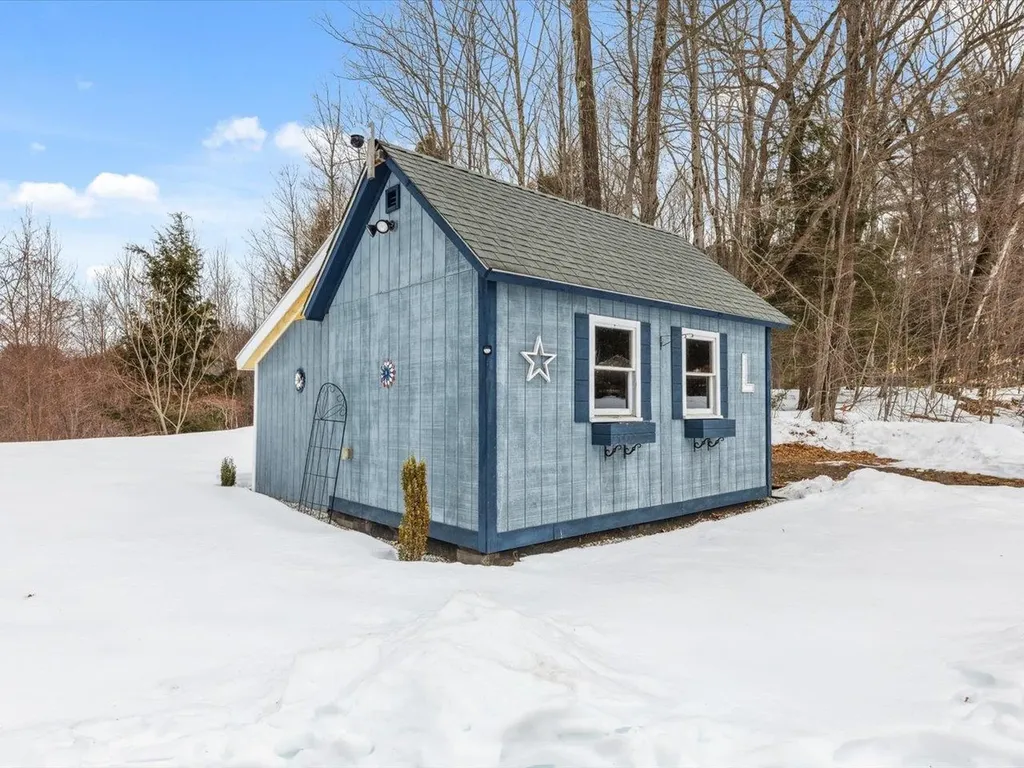 18 Meadowview Road Chesterfield NH 03466