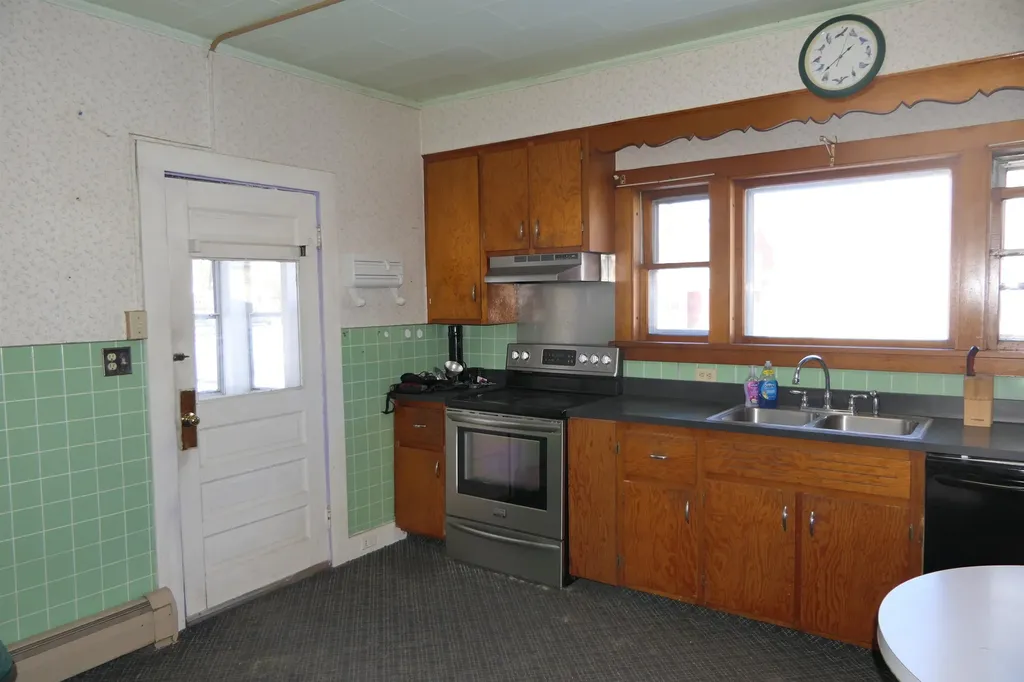 42 North Elm Street St. Albans City VT 05478