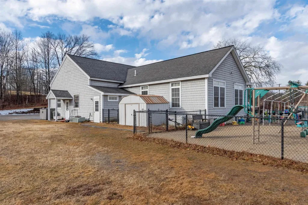 92 Woodbury Road Weare NH 03281