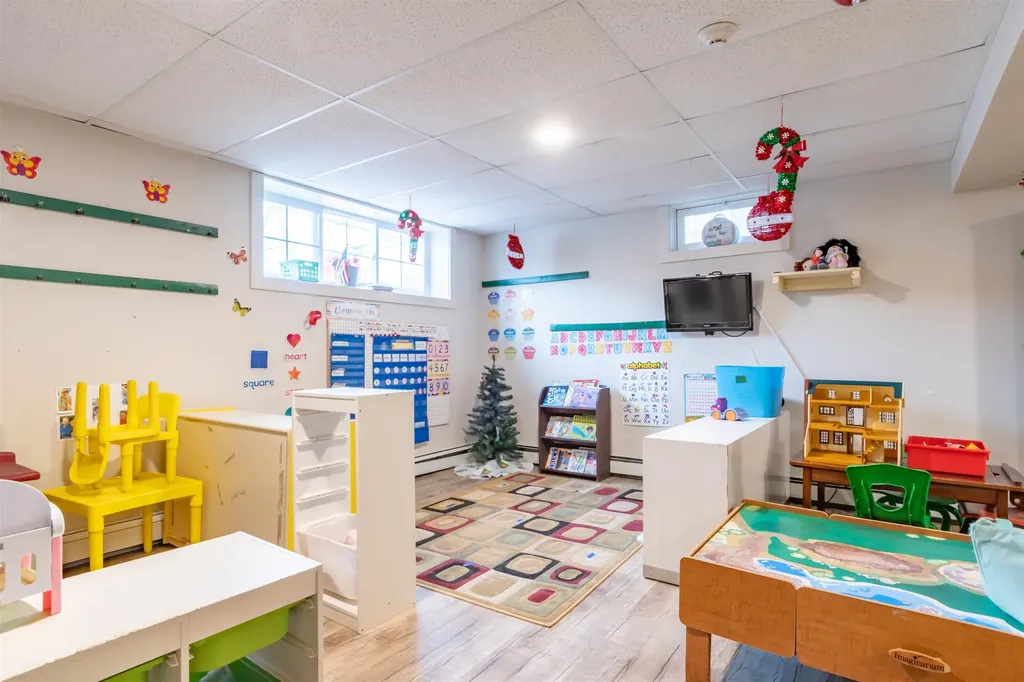 92 Woodbury Road Weare NH 03281