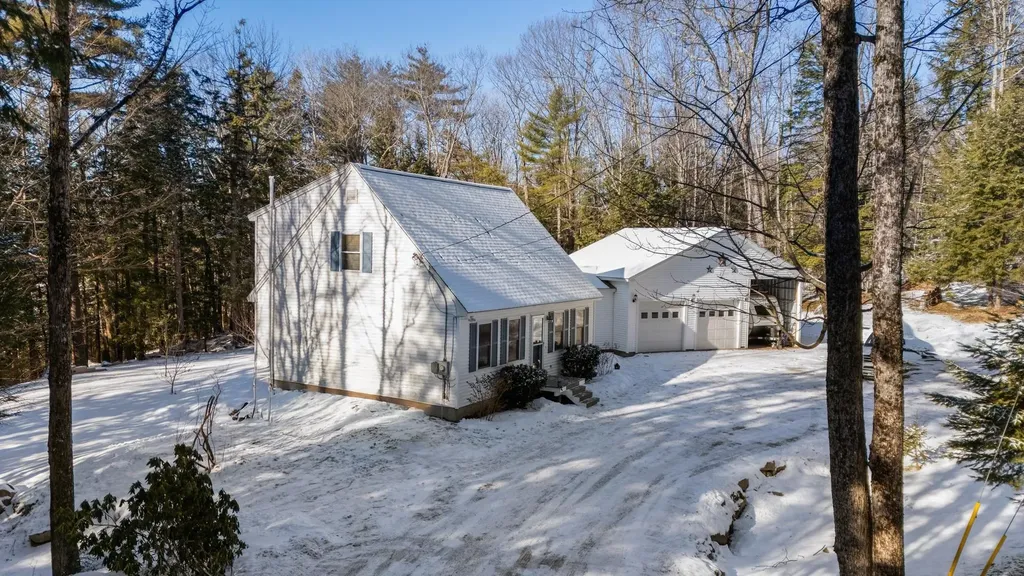 101 Mastin Road Sutton NH 03260