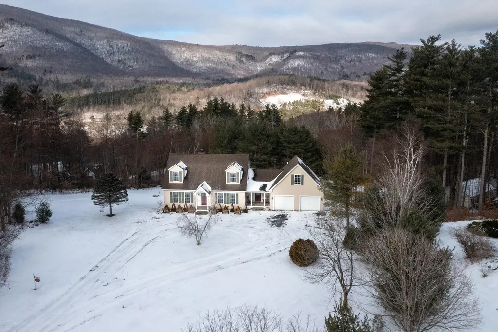 58 Wildflower Lane Sunderland VT 05250