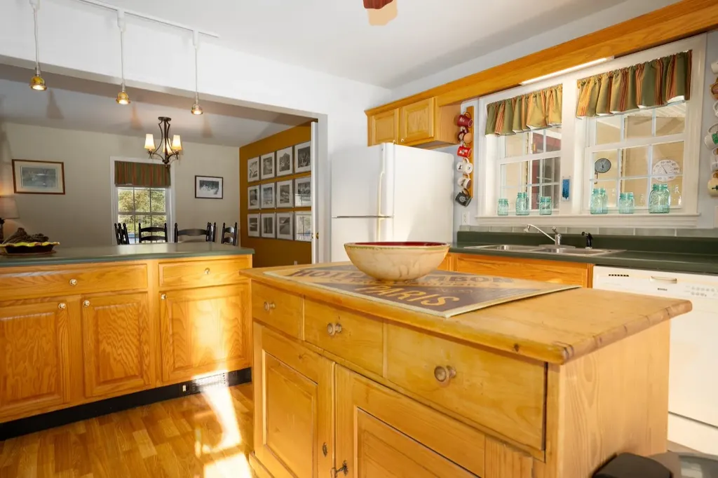 58 Wildflower Lane Sunderland VT 05250