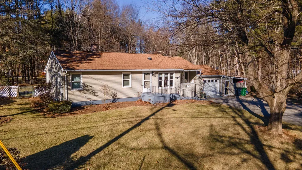 8 Cape Avenue Nashua NH 03062