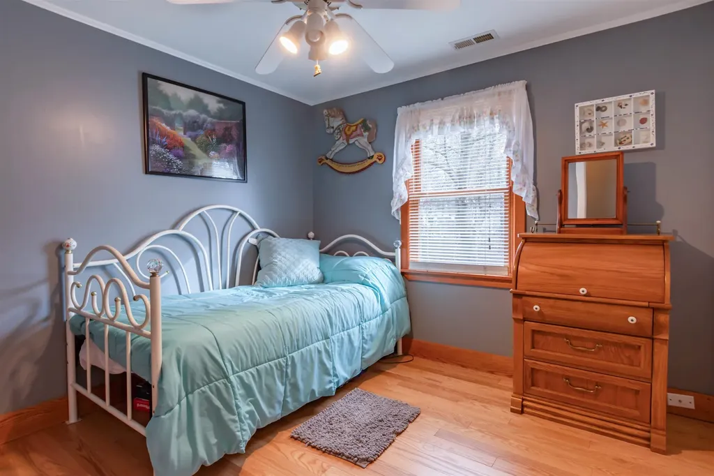 8 Cape Avenue Nashua NH 03062