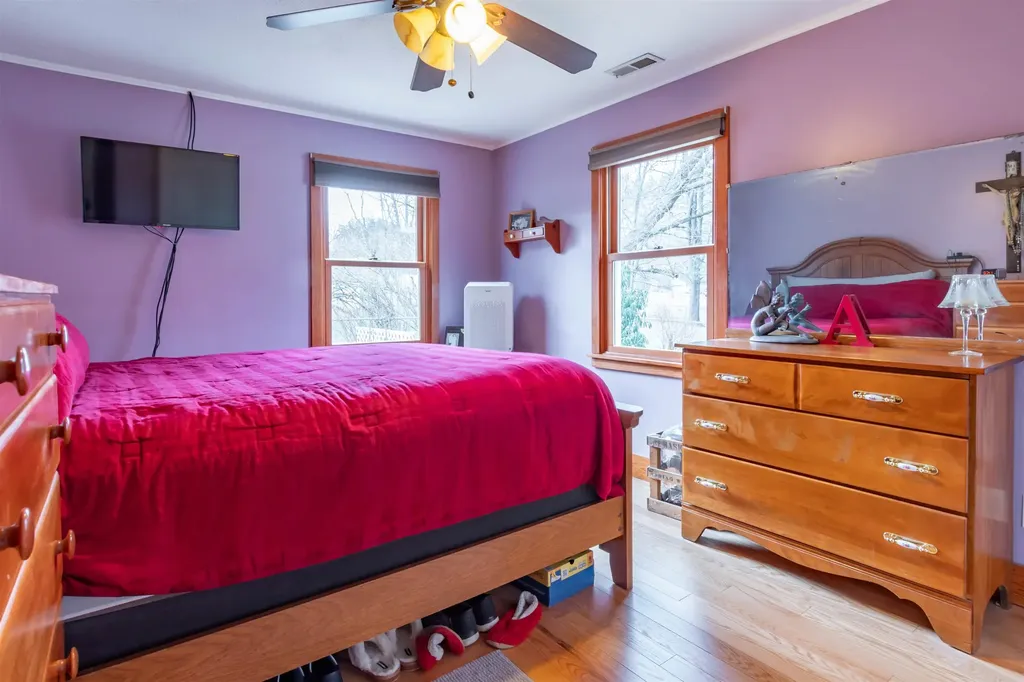 8 Cape Avenue Nashua NH 03062