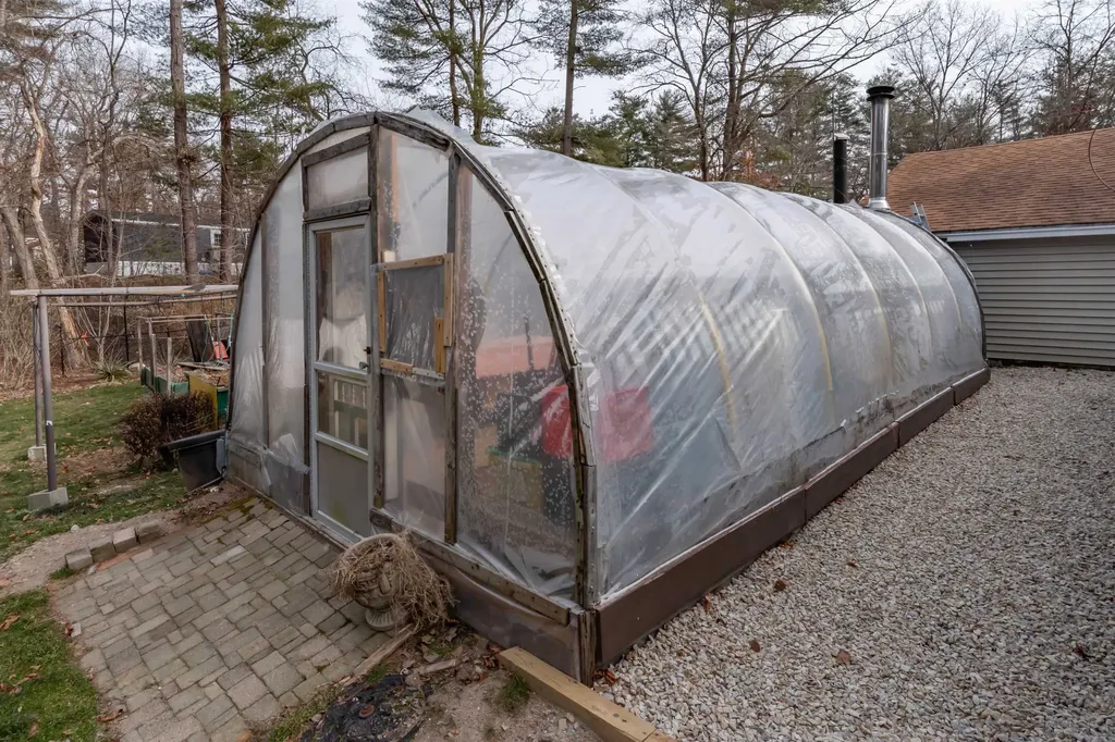 8 Cape Avenue Nashua NH 03062