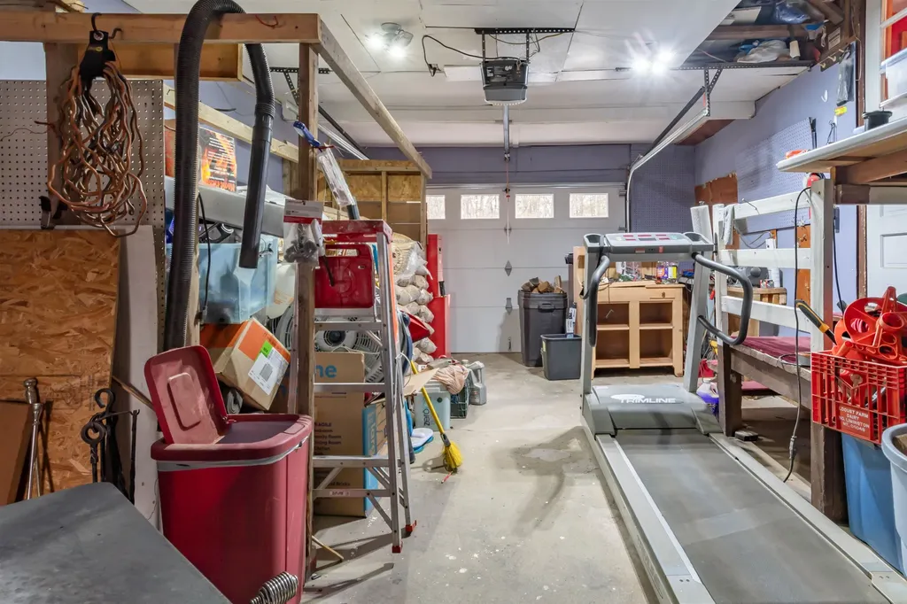 8 Cape Avenue Nashua NH 03062