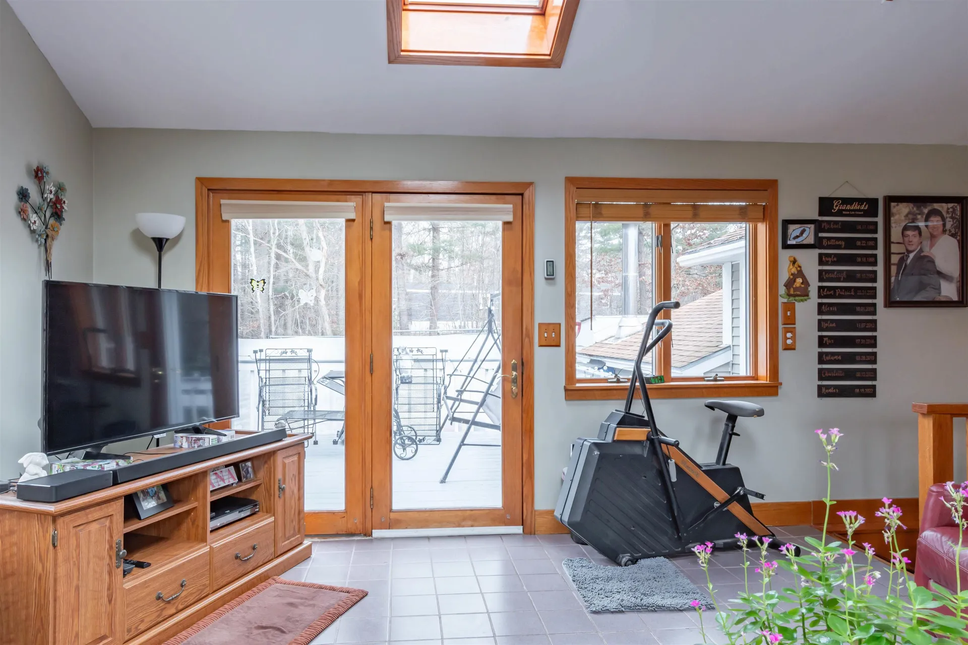 8 Cape Avenue Nashua NH 03062