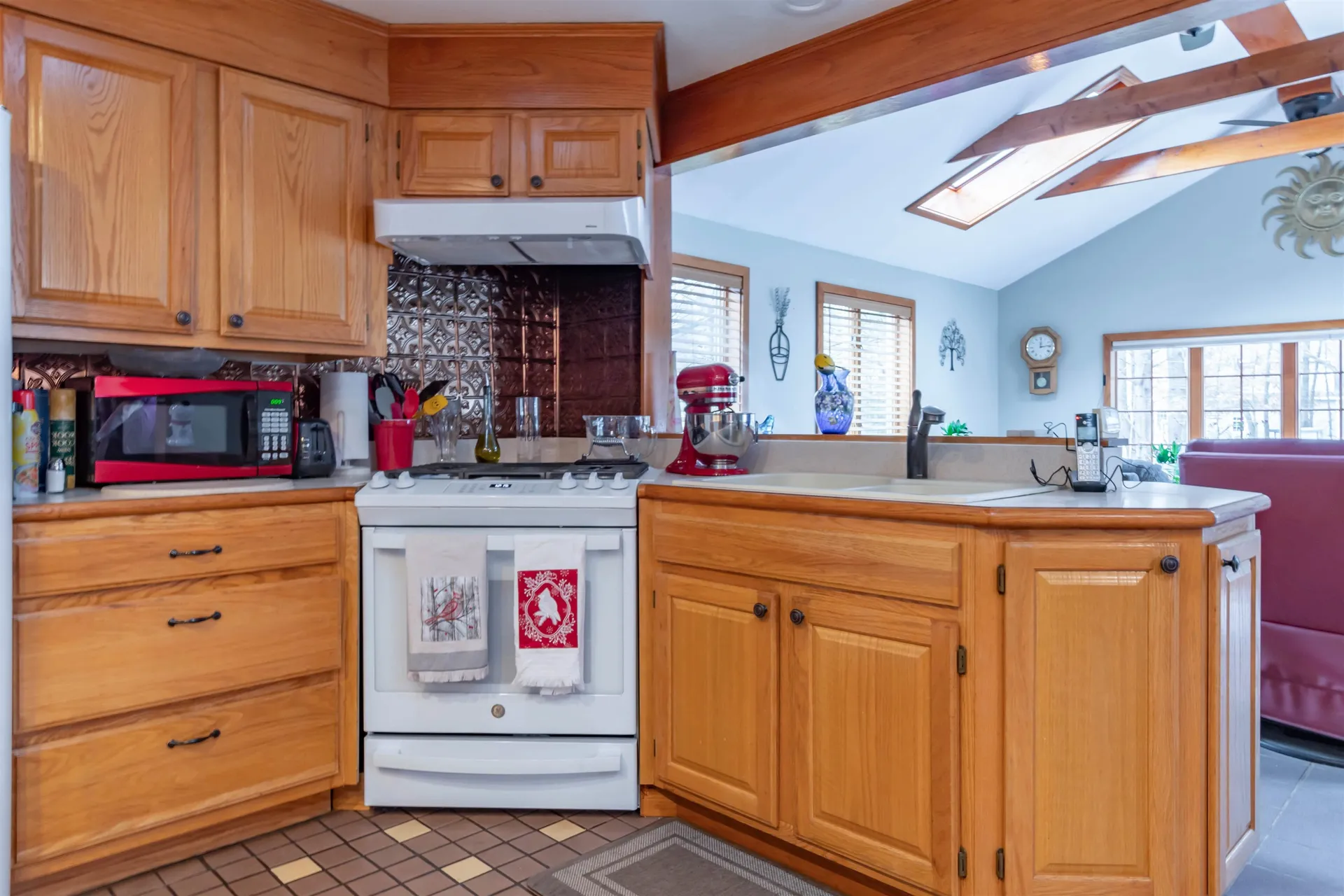 8 Cape Avenue Nashua NH 03062