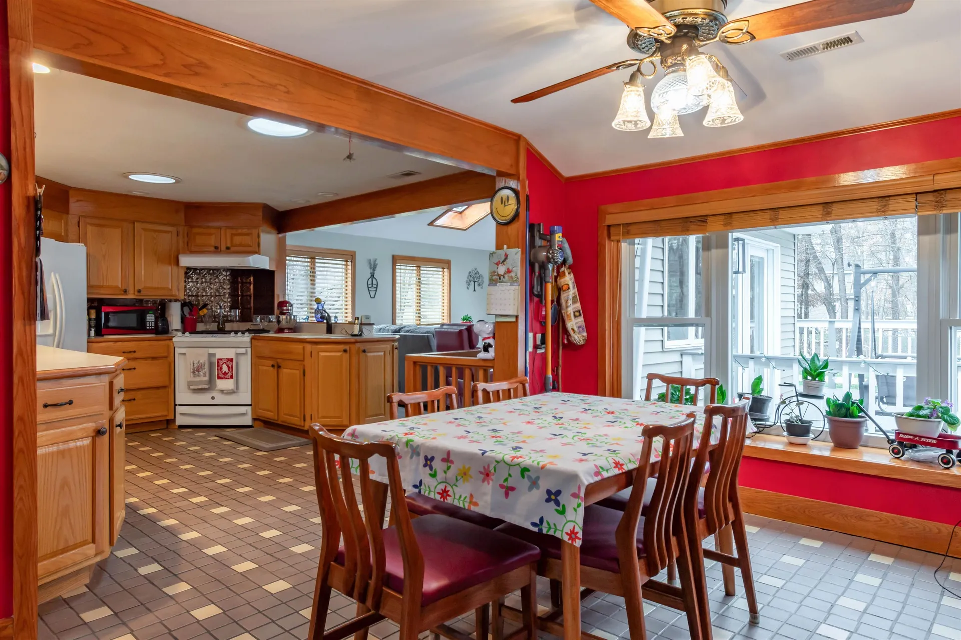 8 Cape Avenue Nashua NH 03062