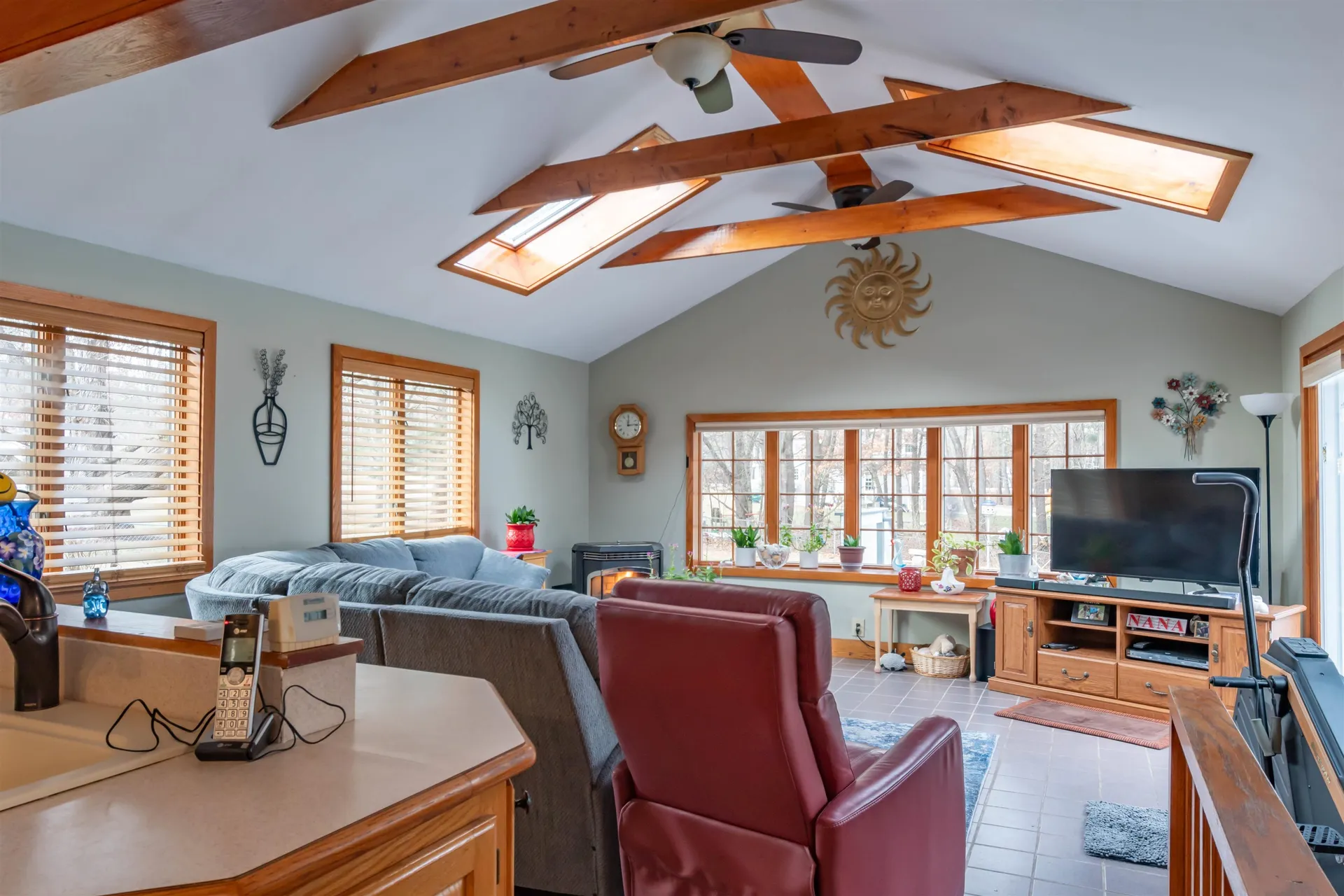 8 Cape Avenue Nashua NH 03062