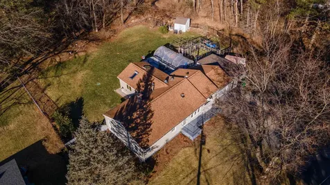 8 Cape Avenue Nashua NH 03062