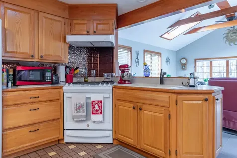 8 Cape Avenue Nashua NH 03062