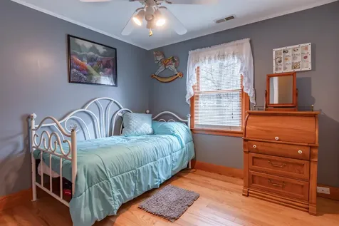 8 Cape Avenue Nashua NH 03062