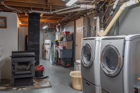 8 Cape Avenue Nashua NH 03062