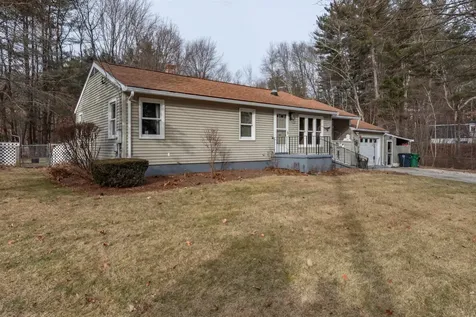 8 Cape Avenue Nashua NH 03062