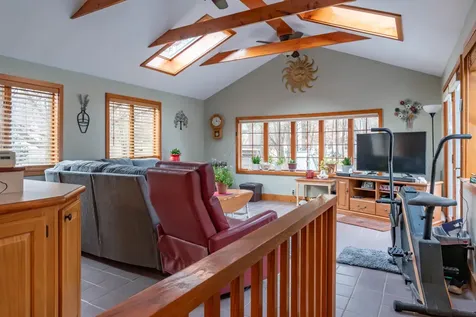 8 Cape Avenue Nashua NH 03062