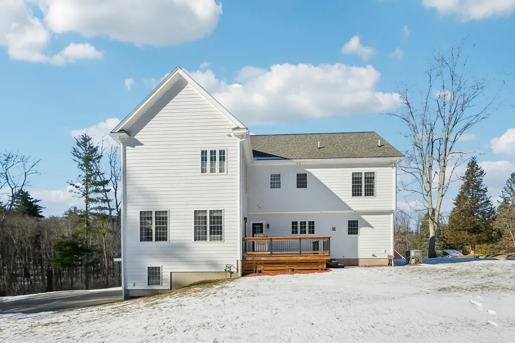 8 Willow Vale Road Atkinson NH 03811