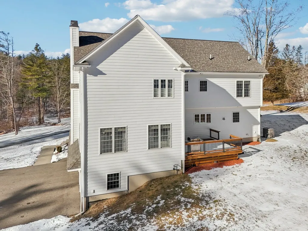 8 Willow Vale Road Atkinson NH 03811