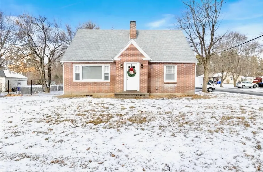 68 Central Street Hudson NH 03051