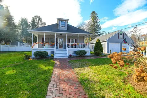 11 Allen Avenue Auburn NH 03032