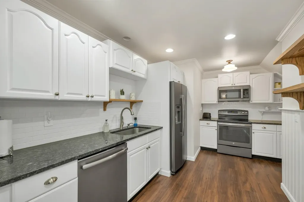 98 North Main Street Wolfeboro NH 03894