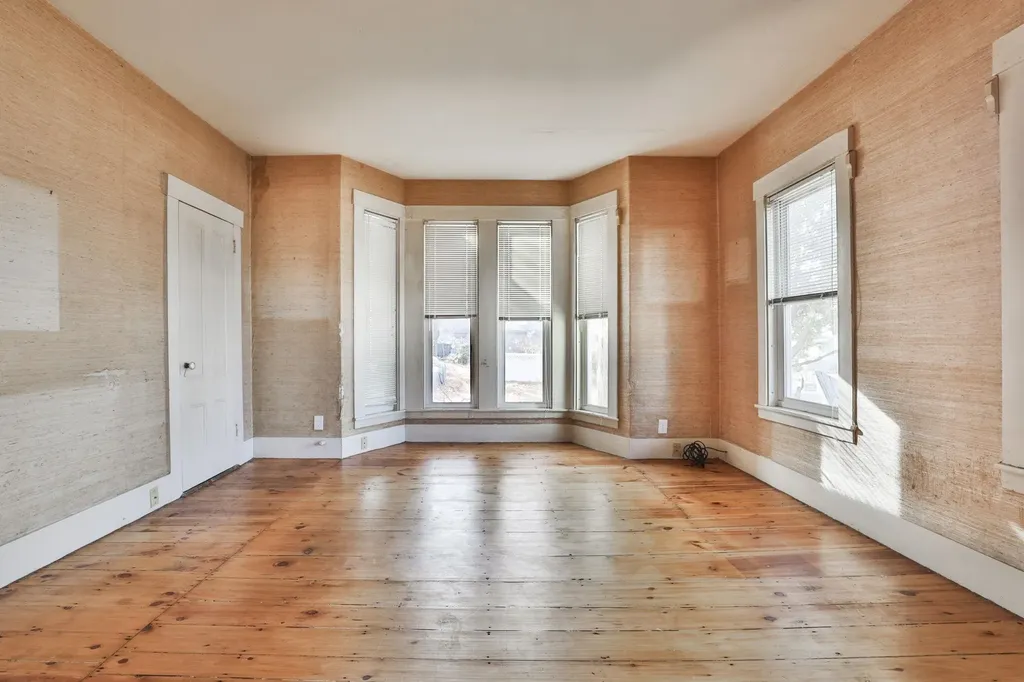 5 Rogers Street Nashua NH 03064