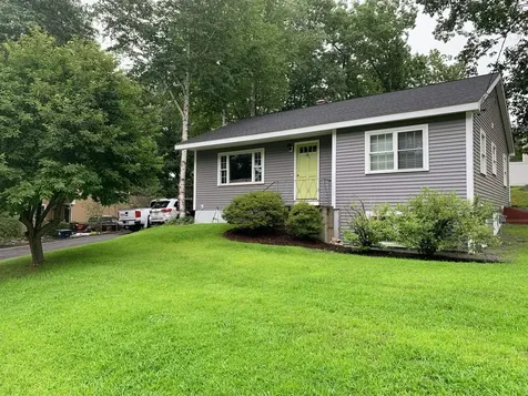 8 Nightingale Road Nashua NH 03062