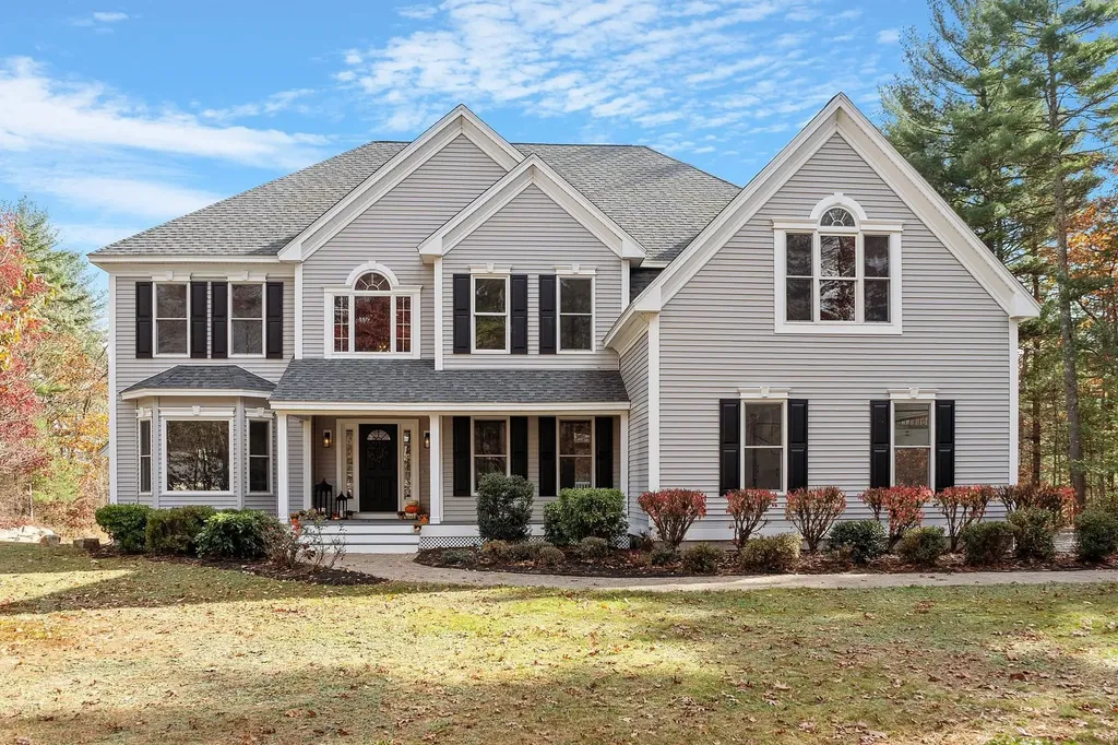 57 Windsor Boulevard Londonderry NH 03053